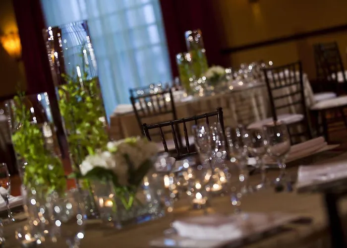 Renaissance Phoenix & Conference Center Hotel 4*