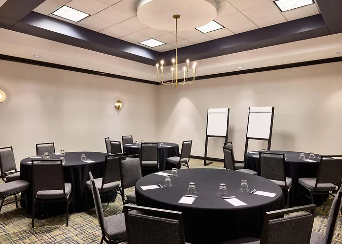 Renaissance Phoenix & Conference Center 4*