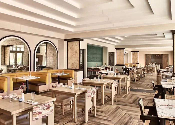 Renaissance Phoenix & Conference Center 4*