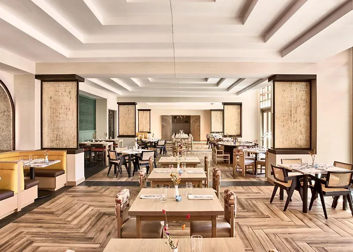 Renaissance Phoenix & Conference Center 4*