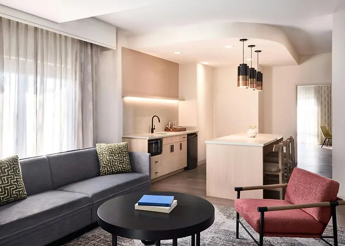 Hotel Renaissance Phoenix & Conference Center 4*