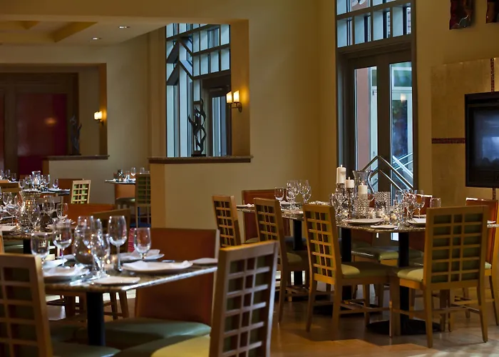 Renaissance Phoenix & Conference Center 4*
