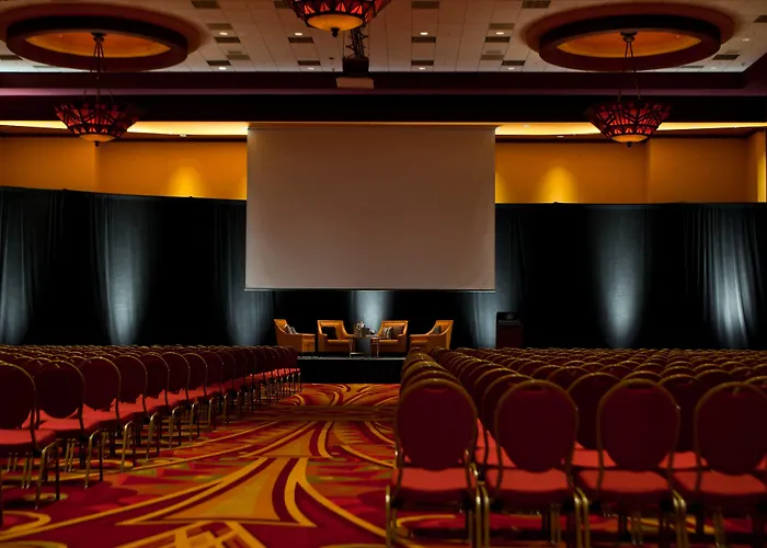 Hotel Renaissance Phoenix & Conference Center 4*
