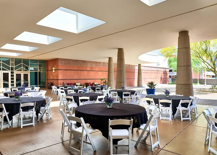 Renaissance Phoenix & Conference Center 4*