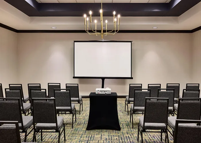 Hotel Renaissance Phoenix & Conference Center 4*