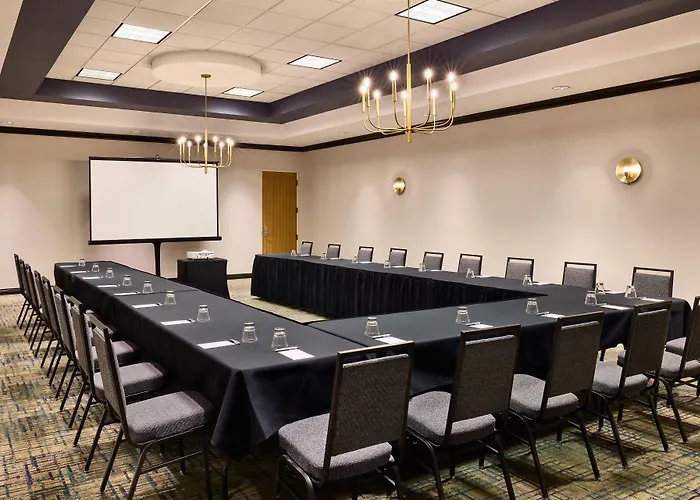 Renaissance Phoenix & Conference Center 4*