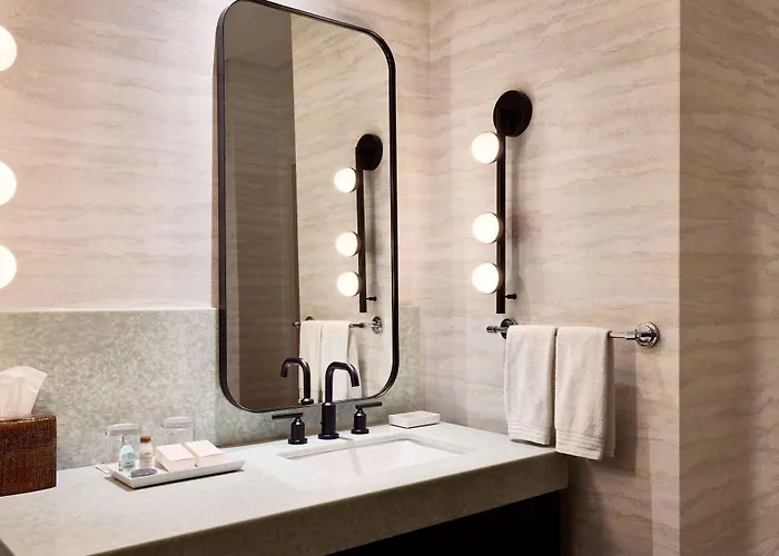Hotel Renaissance Phoenix & Conference Center 4*