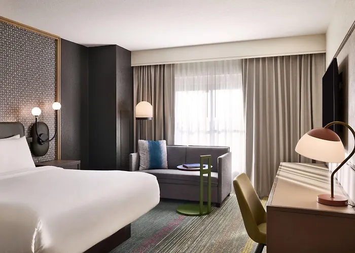 Renaissance Phoenix & Conference Center 4*