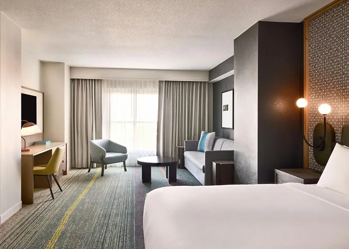Hotel Renaissance Phoenix & Conference Center 4*